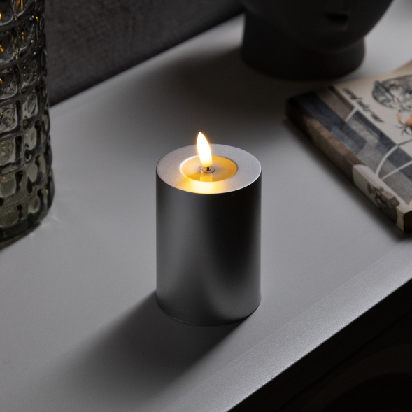 Светодиодная свеча Серебристая 7×13×7 см., пластик, батарейки ААх2, Luazon Lighting (9907602) 