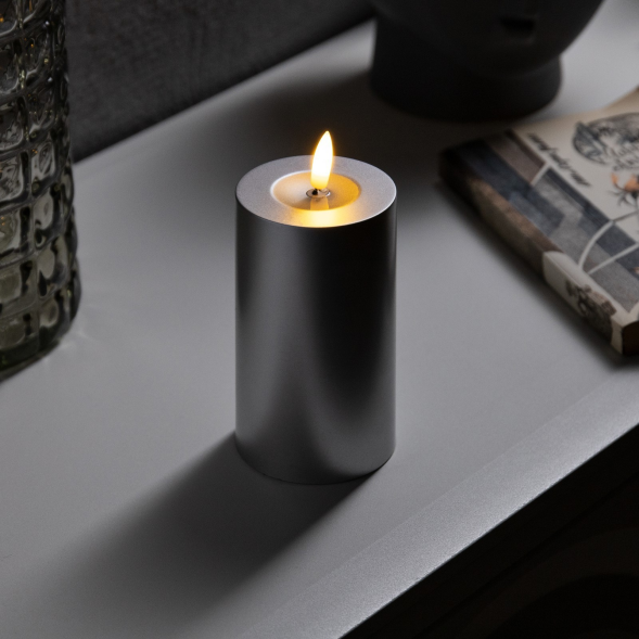 Светодиодная свеча Серебристая 7×15×7 см., пластик, батарейки ААх2, Luazon Lighting (9907603) 