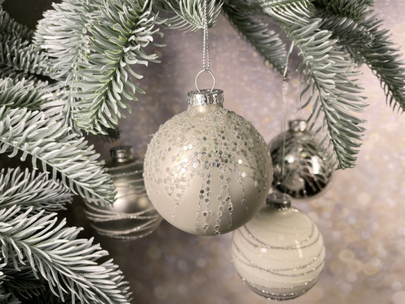 Набор стеклянных шаров Вьюга 70 мм., 18 шт., серебро, Christmas DeLuxe (86789) 