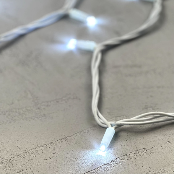 Светодиодная гирлянда с колпачком 75 холодных белых LED ламп 10 м., 24В., белый каучуковый провод, IP65, LTC (LL75-8-1W) 