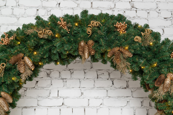 Хвойная арка Санкт-Петербург 240*160 см. с золотым декором, 260 теплых-белых Led ламп, Литая+ПВХ, ЕлкиТорг (28008) оптом