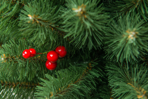 Искусственная елка Верона 90 см. с красными ягодками, мягкая хвоя ПВХ, ЕлкиТорг (67090) оптом